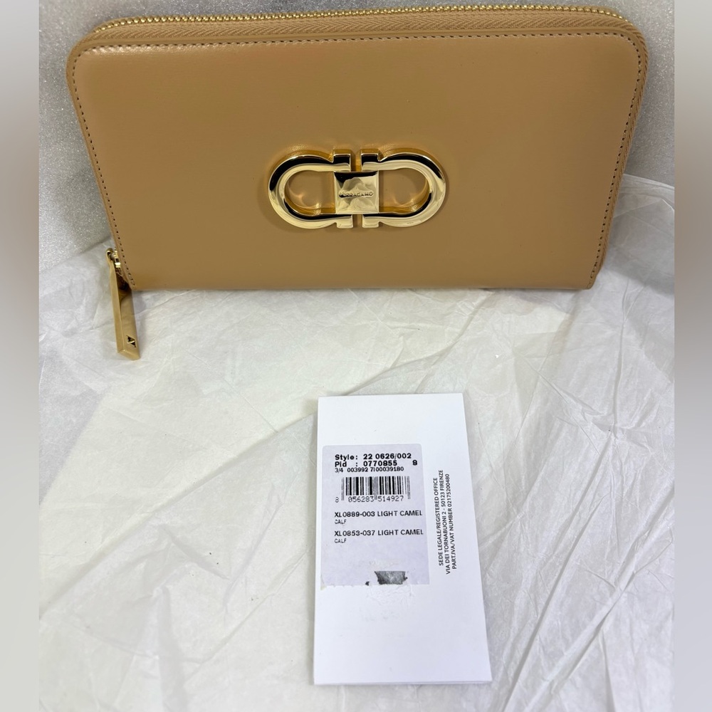 Salvatore Ferragamo Gancini Leather Zipper Continental Wallet. Light Camel.